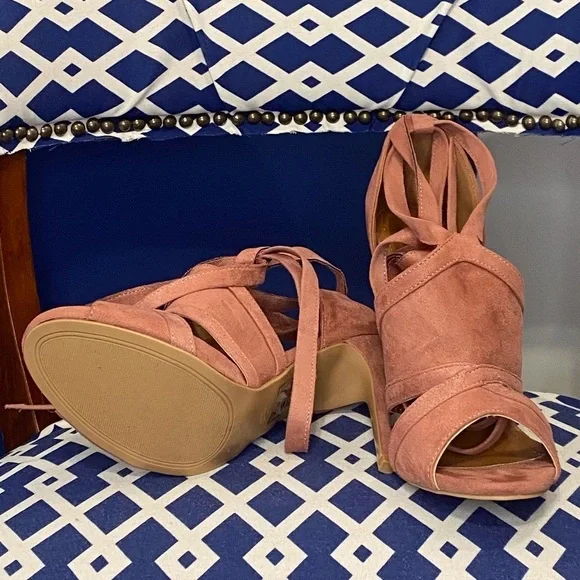 Mauve ankle strap tie up bootie - Picture 4 of 6